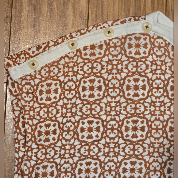 NWOT Liz Claiborne Brown Patterned Top - Picture 4 of 7